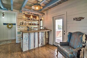 Pool, Hot Tub & Game Room: Schulenburg Retreat