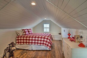 Pool, Hot Tub & Game Room: Schulenburg Retreat