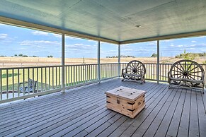 Pool, Hot Tub & Game Room: Schulenburg Retreat