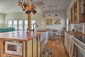 Pool, Hot Tub & Game Room: Schulenburg Retreat