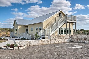 Pool, Hot Tub & Game Room: Schulenburg Retreat