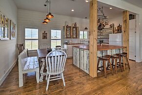 Pool, Hot Tub & Game Room: Schulenburg Retreat