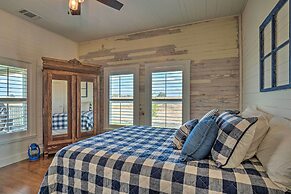 Pool, Hot Tub & Game Room: Schulenburg Retreat