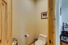 Elegant Big Bear Cabin Half Mi to Big Bear Lake!