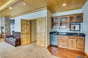 Elegant Big Bear Cabin Half Mi to Big Bear Lake!