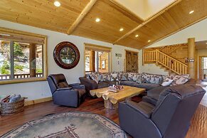 Elegant Big Bear Cabin Half Mi to Big Bear Lake!