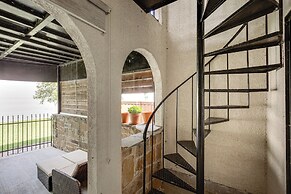 7 Mi to Winery: Lakefront Rockwall Home w/ Deck