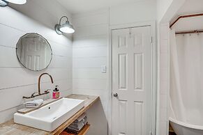 7 Mi to Winery: Lakefront Rockwall Home w/ Deck