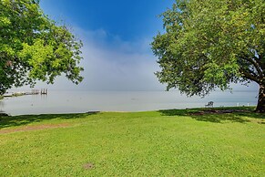 7 Mi to Winery: Lakefront Rockwall Home w/ Deck