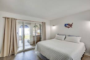 7 Mi to Winery: Lakefront Rockwall Home w/ Deck