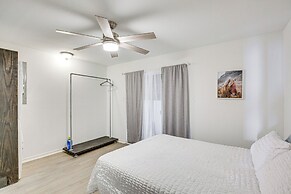 7 Mi to Winery: Lakefront Rockwall Home w/ Deck