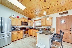 Strawberry Hideaway in the Pines w/ Hot Tub!