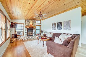 Strawberry Hideaway in the Pines w/ Hot Tub!