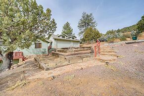 Strawberry Hideaway in the Pines w/ Hot Tub!