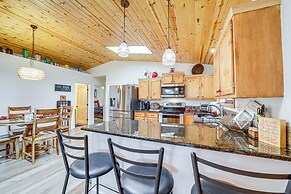 Strawberry Hideaway in the Pines w/ Hot Tub!