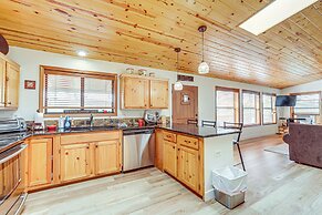 Strawberry Hideaway in the Pines w/ Hot Tub!