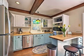 Bright Lake Winnipesaukee Home - Walk to Town