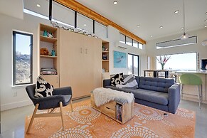 Luxe, Modern Studio w/ Sweeping City Views!