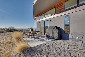 Luxe, Modern Studio w/ Sweeping City Views!