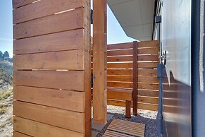 Luxe, Modern Studio w/ Sweeping City Views!