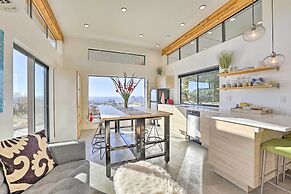 Luxe, Modern Studio w/ Sweeping City Views!