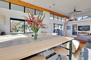 Luxe, Modern Studio w/ Sweeping City Views!