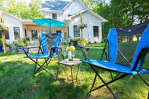Charming Charlottesville Apt w/ Outdoor Space!