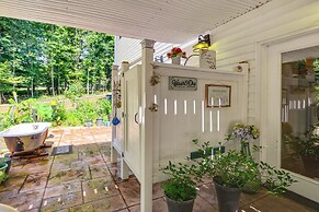 Charming Charlottesville Apt w/ Outdoor Space!