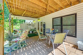 Charming Charlottesville Apt w/ Outdoor Space!