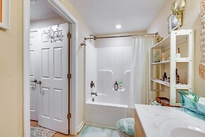 Charming Charlottesville Apt w/ Outdoor Space!