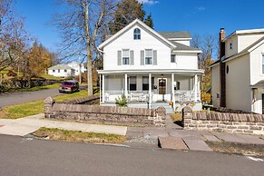 Victorian Home w/ Porch: 6 Mi to Hickory Run Park!