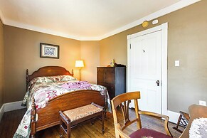 Victorian Home w/ Porch: 6 Mi to Hickory Run Park!