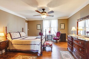 Victorian Home w/ Porch: 6 Mi to Hickory Run Park!