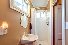 Victorian Home w/ Porch: 6 Mi to Hickory Run Park!