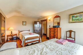 Victorian Home w/ Porch: 6 Mi to Hickory Run Park!