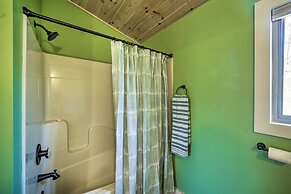 Cabin w/ Mtn View, 4 Mi to Massanutten Resort