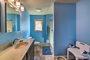 Cabin w/ Mtn View, 4 Mi to Massanutten Resort