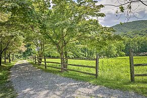 Candler Cabin w/ Deck & Mount Pisgah Views!