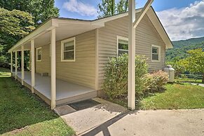 Candler Cabin w/ Deck & Mount Pisgah Views!
