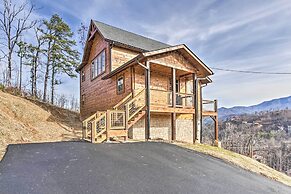 Smoky Mountain Hideaway w/ Hot Tub, Deck & Views!