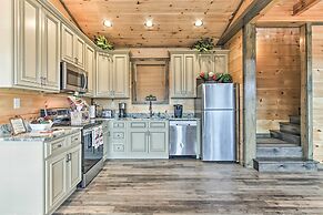 Smoky Mountain Hideaway w/ Hot Tub, Deck & Views!