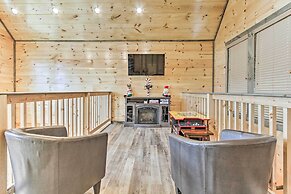 Smoky Mountain Hideaway w/ Hot Tub, Deck & Views!