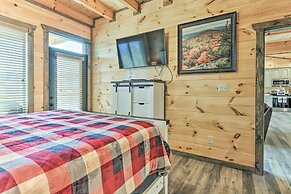 Smoky Mountain Hideaway w/ Hot Tub, Deck & Views!