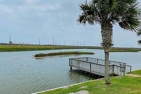 Resort-style Corpus Christi Condo w/ Ocean View!