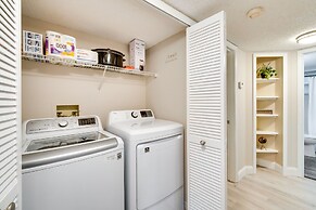 Cozy Kissimmee Condo Rental: 6 Mi to Disney World