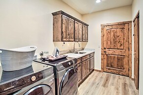 Fire Pits, Spacious Yard: Wooded Pinetop Escape!