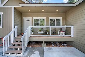 Modern Cabin in the Woods - 10 Miles to Flagstaff!