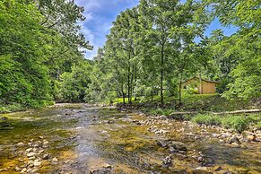 Charming Cabin Retreat: Creek Access On-site!