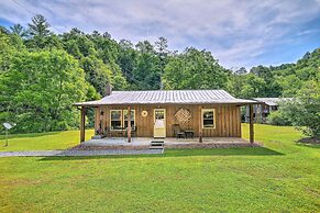 Charming Cabin Retreat: Creek Access On-site!