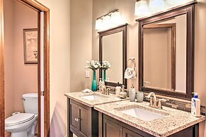 Luxurious Liberty Lake Hideaway w/ Hot Tub!